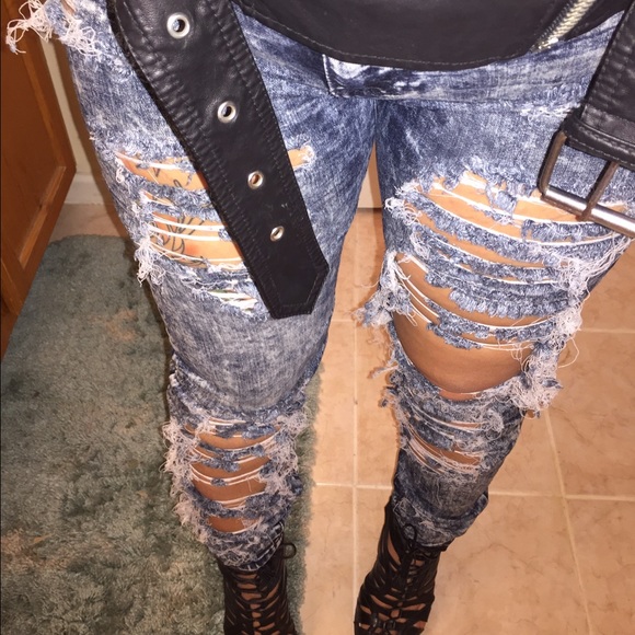 Distressed ripped high waist jeans