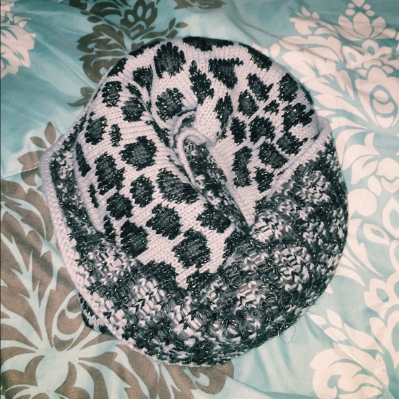 Cute Betsey johnson scarf!