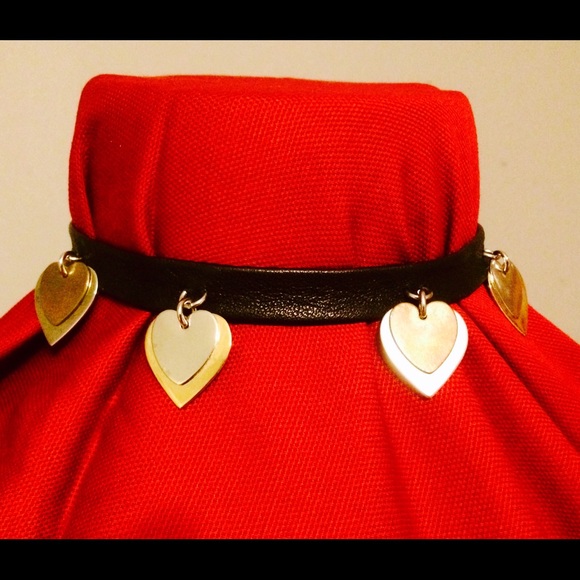 Black leather choker with metal hearts - Picture 4 of 4