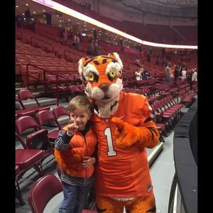 Meet your Posher, Leigh