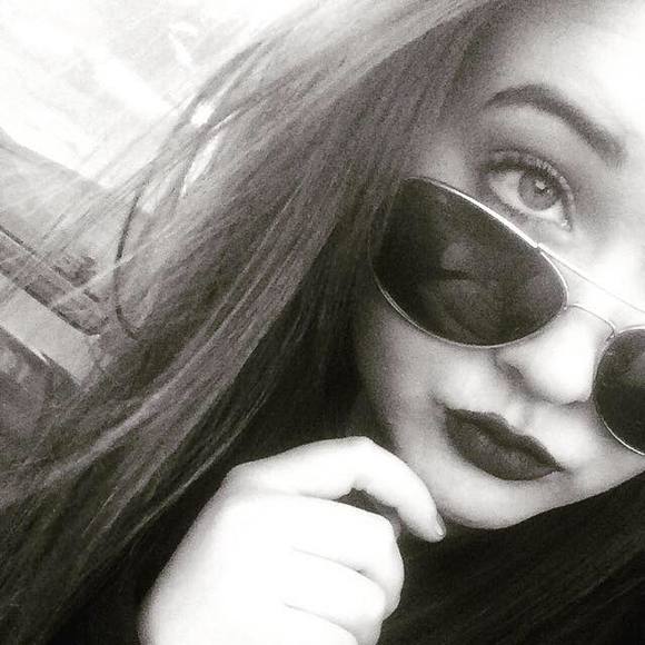 Meet your Posher, Kayli