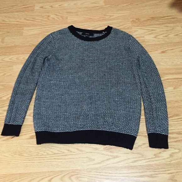 B&W knit Sweater