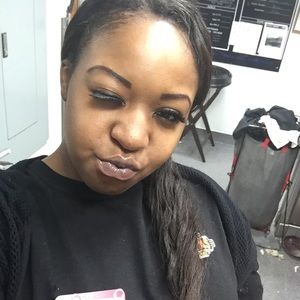 Meet your Posher, Crystal