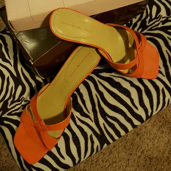 Super cute Bandolino tangerine kitten heel sandals