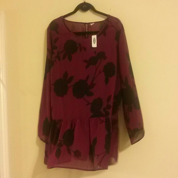 Old Navy Tops - 🔥Hot Sale🔥 Old Navy burgundy black top