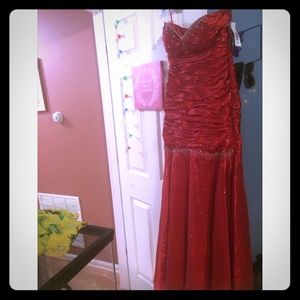 NWT Sexy red formal gown! Size 5/6