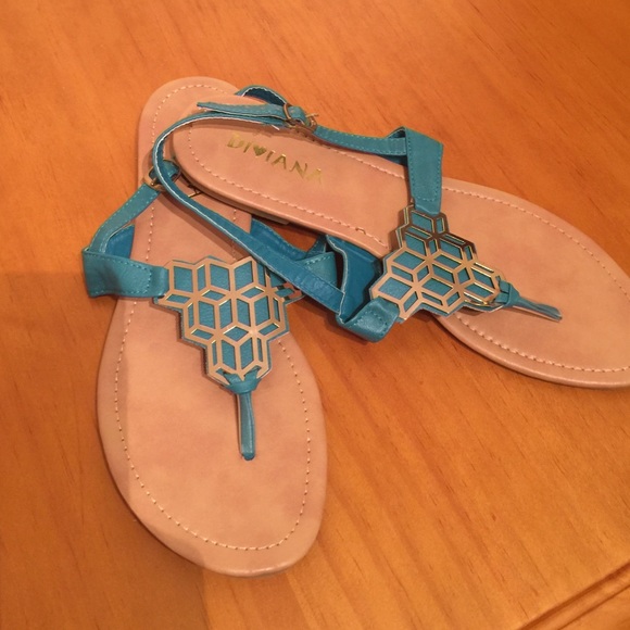 Cute sandals!