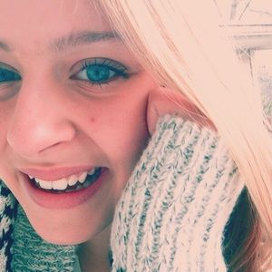 Meet your Posher, Caitlyn