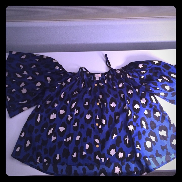 Large open shoulder butterfly GB top from Dillards