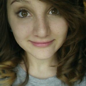 Meet your Posher @elegantella