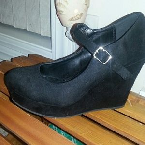 Wedge shoes