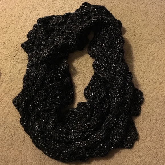 Black and silver scarf - Picture 1 of 2