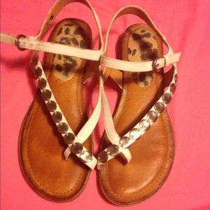 Adorable Worn once size 9 Baretraps Sandals