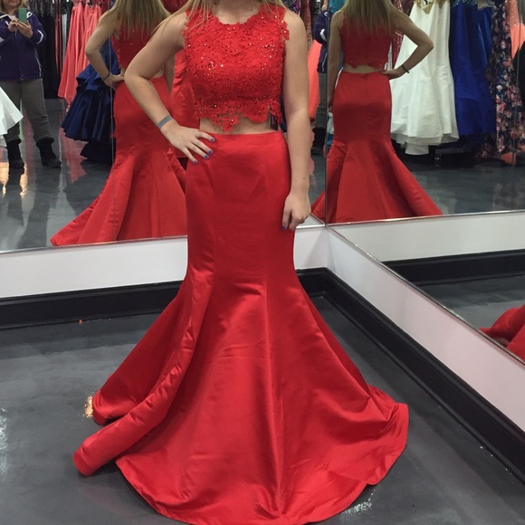 BRAND NEW NEVER WORN PROM DRESS