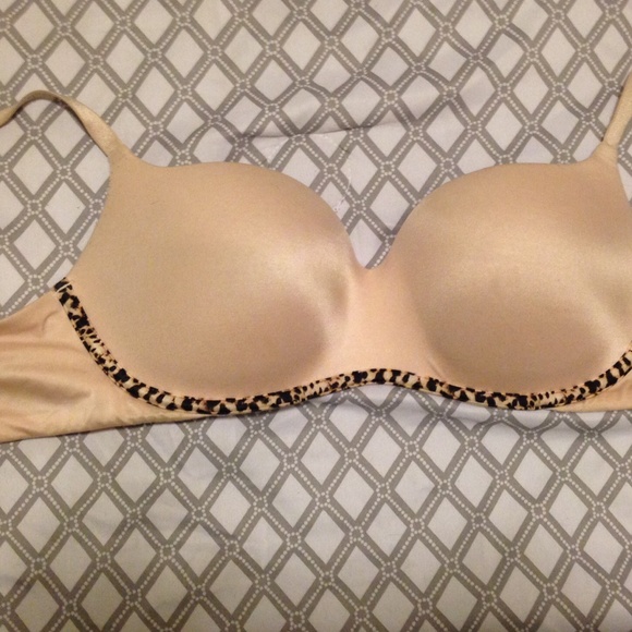 Light pink VS push-up bra 34D