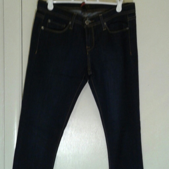 Skinny jeans with zippers on the legs