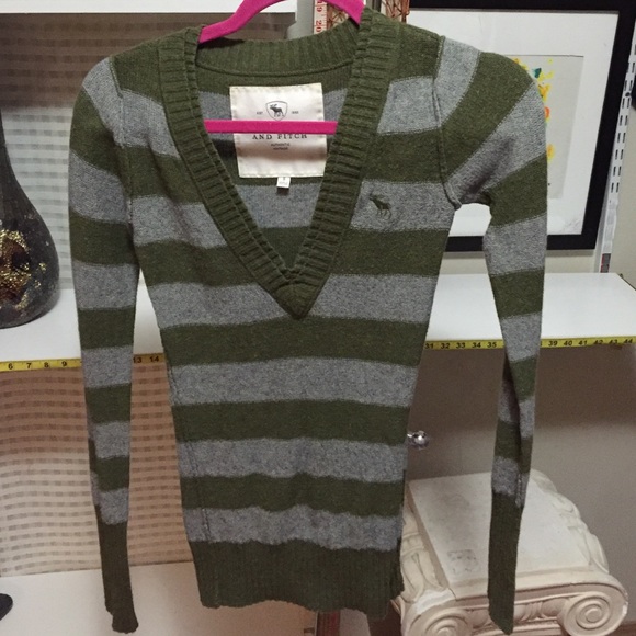 Abercrombie low V neck