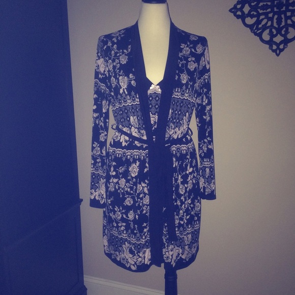 SOLD****Nightgown & matching Robe - Picture 3 of 4