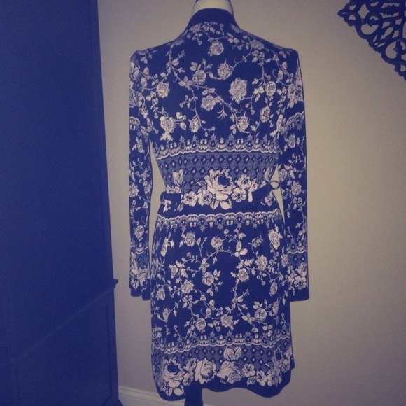 SOLD****Nightgown & matching Robe - Picture 4 of 4