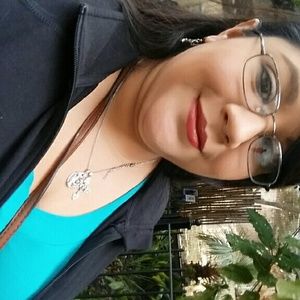 Meet your Posher, Jenevieve