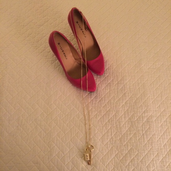 FREE* Victoria's Secret Necklace NWOT
