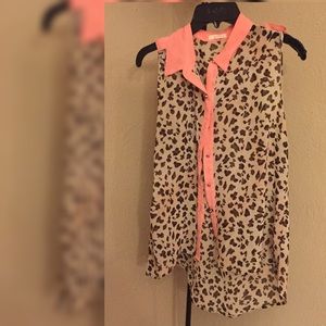 CUTE Button up Cheetah Print Blouse✨