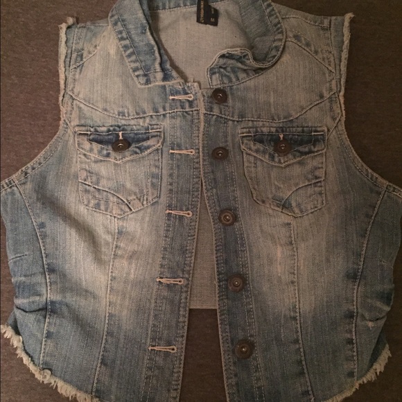 Sleeveless denim vest: seen in pictures