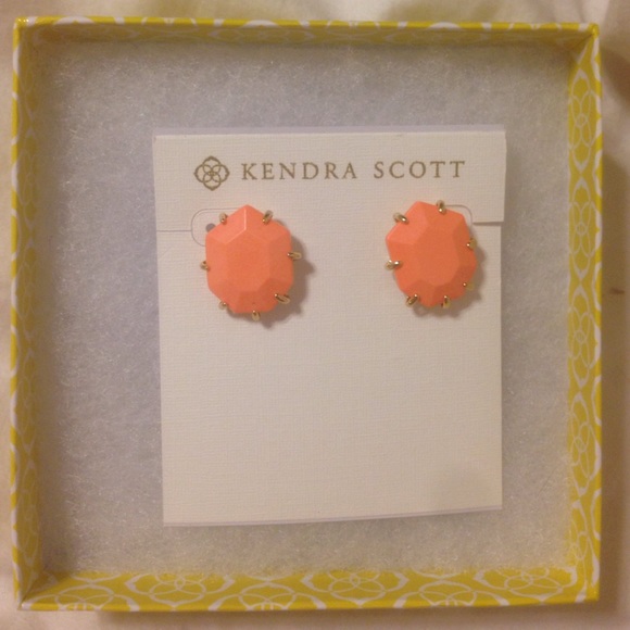 Kendra Scott salmon/gold earrings