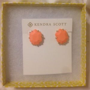 Kendra Scott salmon/gold earrings