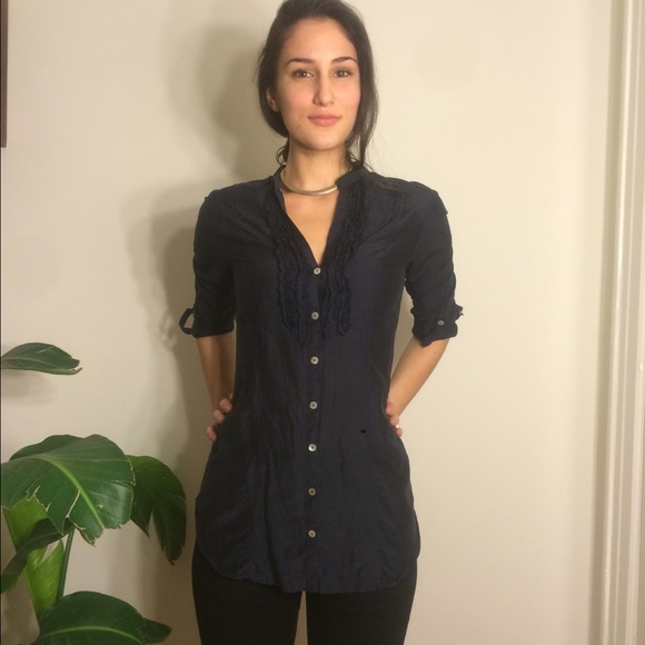 Professional and classically detailed button down