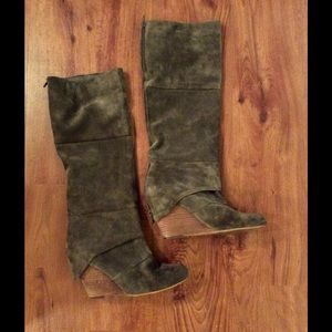 Fergie Fallen Boots, Size 8