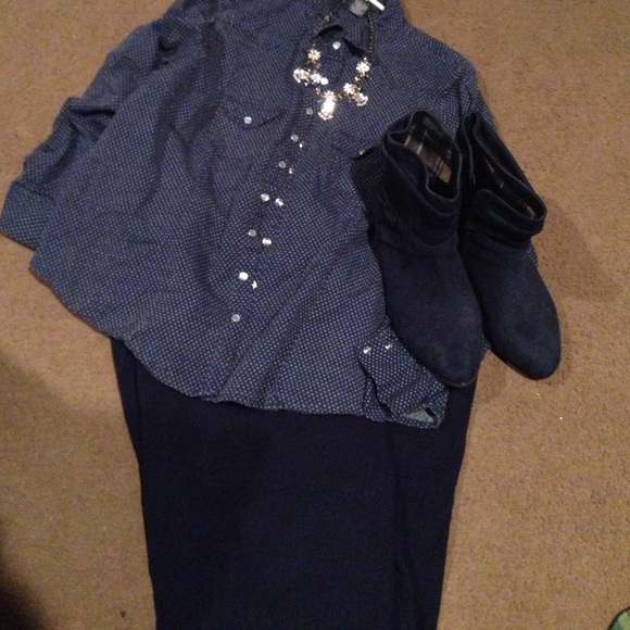 Navy blue pants.