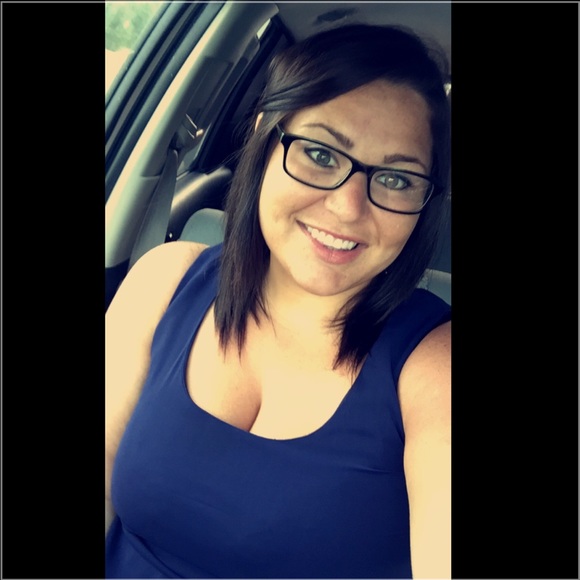 Meet your Posher, Sara - Picture 2 of 2