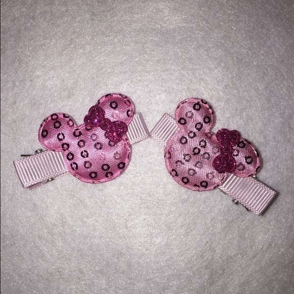 Handmade Minnie Mouse hair clips 🐭💕