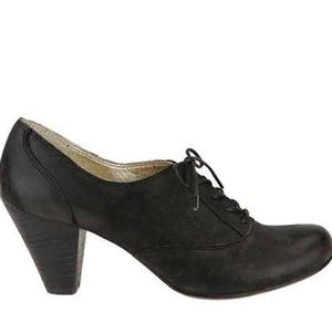 Seychelles black lace up Oxford kitten heel 7