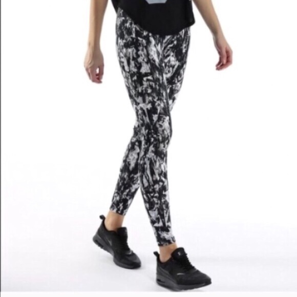 Nike leg-a-see leggings