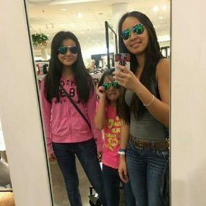 Meet your Posher, Yan