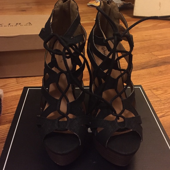 Heels 👠 - Picture 3 of 3