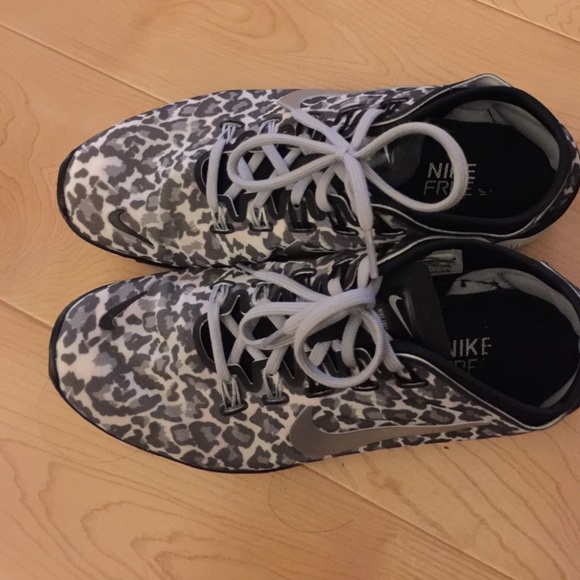 Nike cross trainers