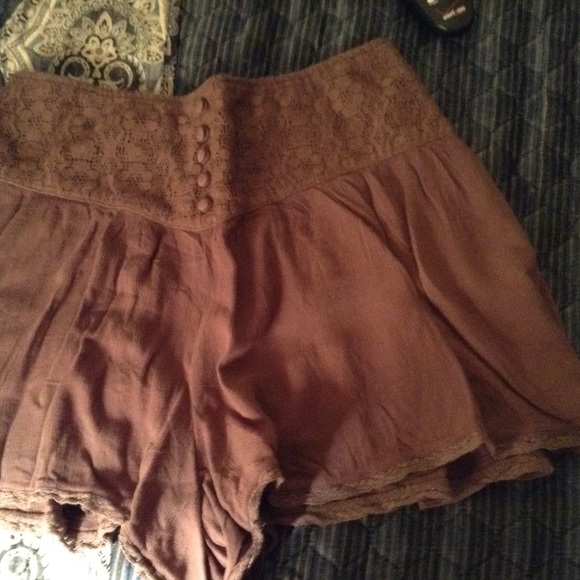 Urban Outfitters Pants - Urban outfitters shorts size Medium