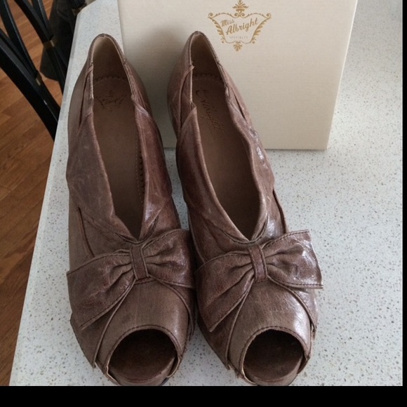 Miss Albright "Nava" Heels