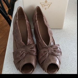 Miss Albright "Nava" Heels