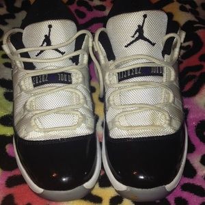 Black & white concord retro 11s