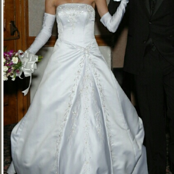 Pearl White Gown - Picture 2 of 4