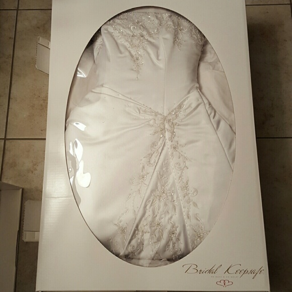 Pearl White Gown - Picture 3 of 4