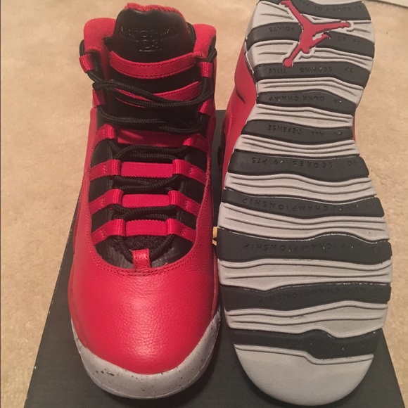 {SOLD} Jordan Retro 10 Bulls Over Broadway 6Y - Picture 2 of 4