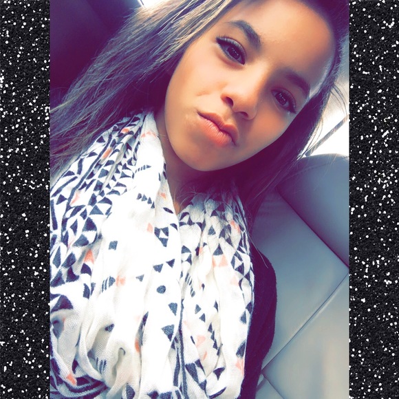 Meet your Posher, Davia - Picture 1 of 1