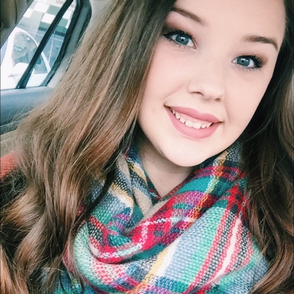 Meet your Posher, Lauren