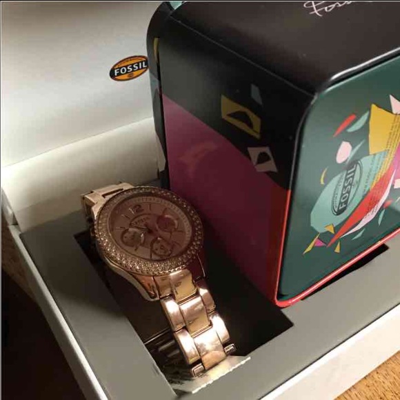 Trade!! Authentic brand new fossil watch - Picture 3 of 4