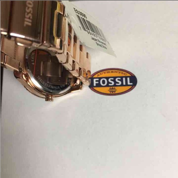 Trade!! Authentic brand new fossil watch - Picture 4 of 4